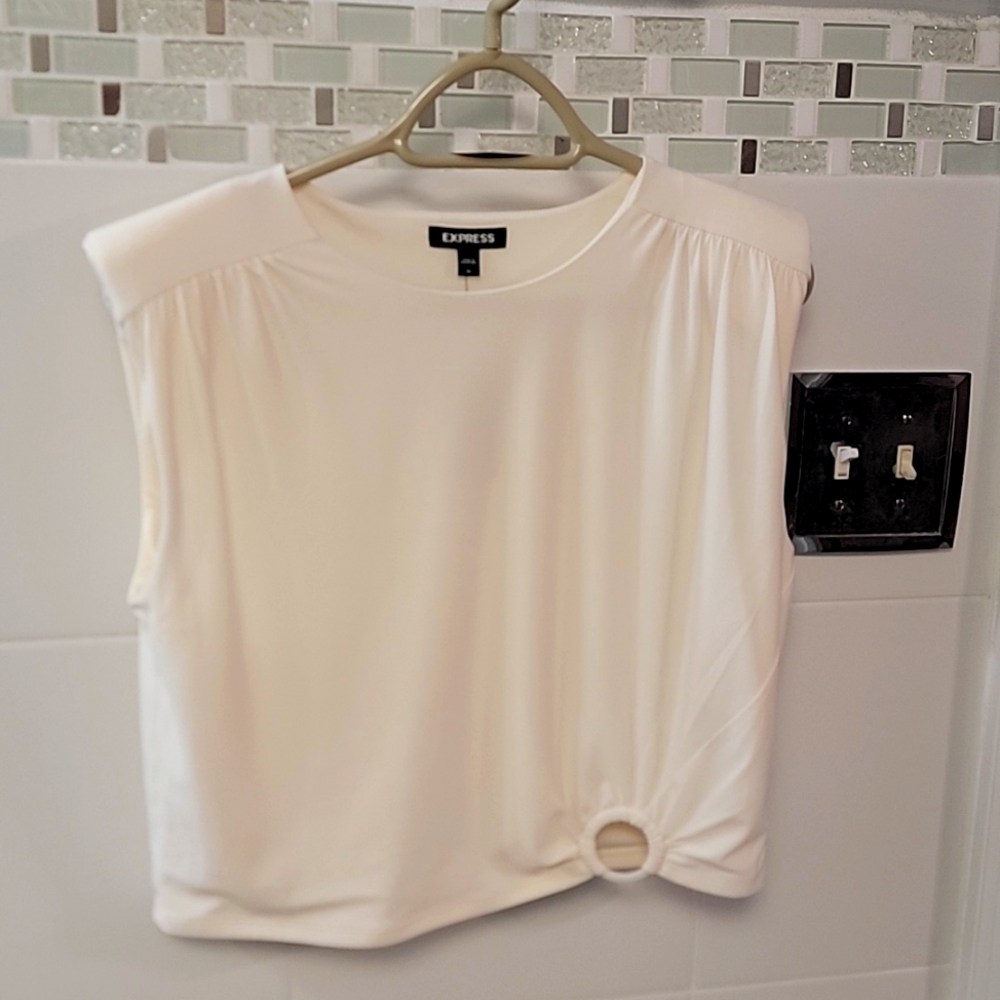 Express top M NWT